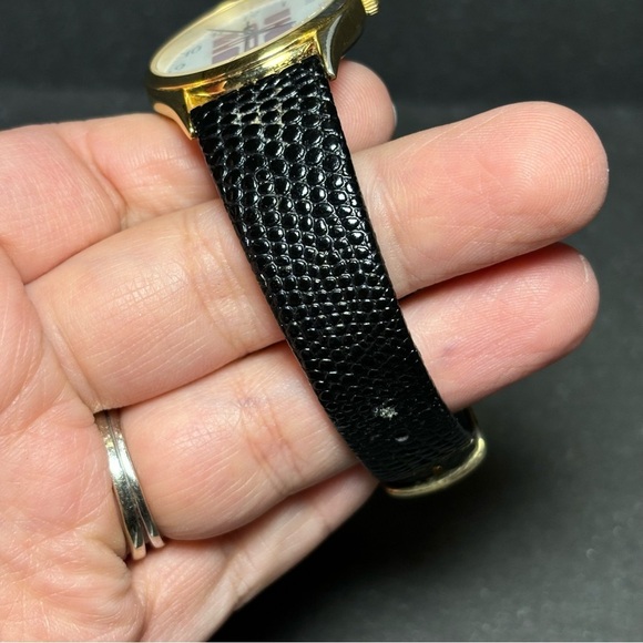 Caravelle by Bulova womens watch Gold Tone Quartz 42A51 Working With New Battery - Picture 2 of 7